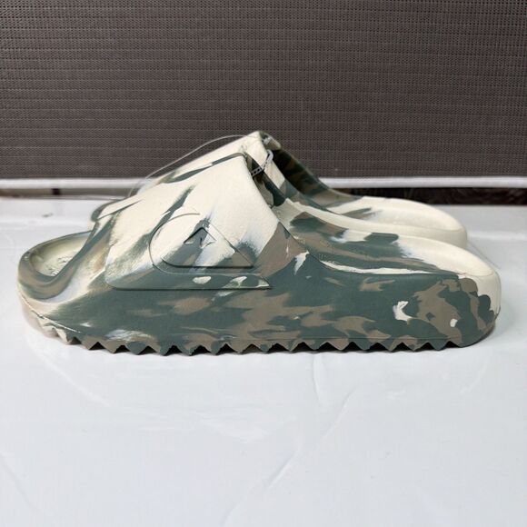 Quiksilver Men\'s Slide Sandals Camo Green Beige Size 13 Durable Slip-On Comfort